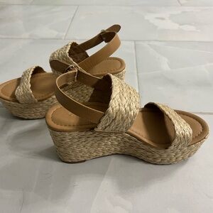 NWOT LC Lauren Conrad wedge platform sandals size 6